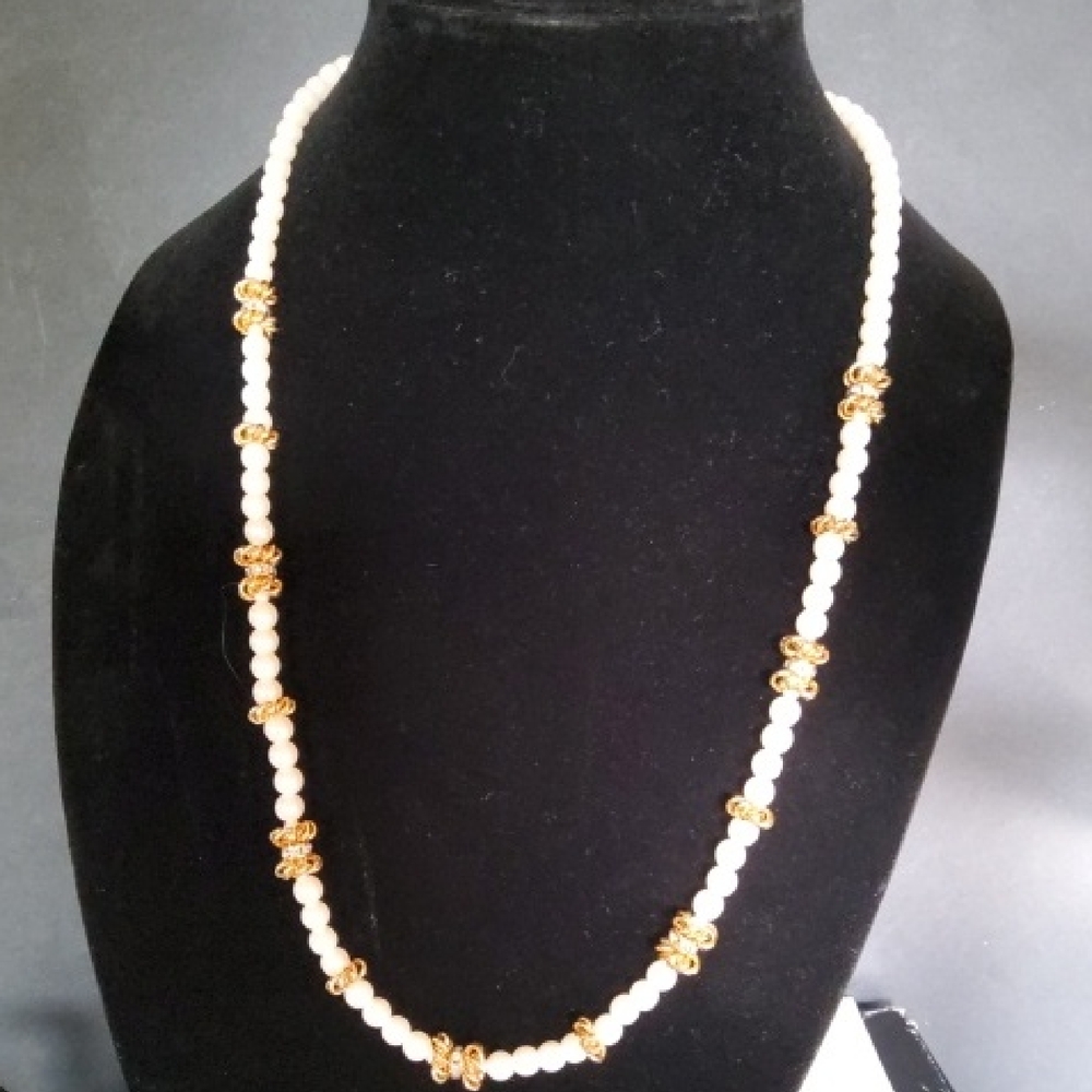 Elegant White and Gold Beaded Necklace